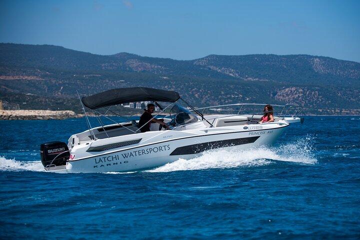 Barco de lujo Karnic SL701