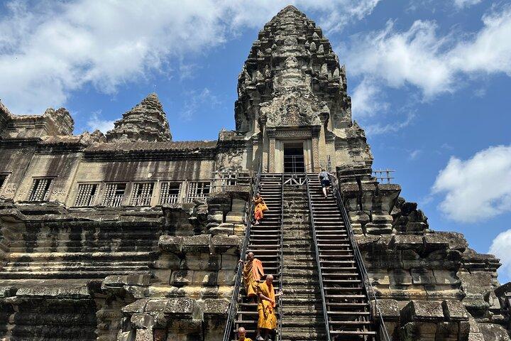 Private Angkor Sunrise Tour with Lunch Included