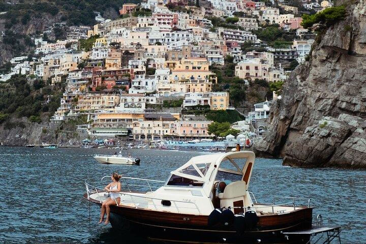 Passeio de barco privado pela Costa Amalfitana saindo de Positano