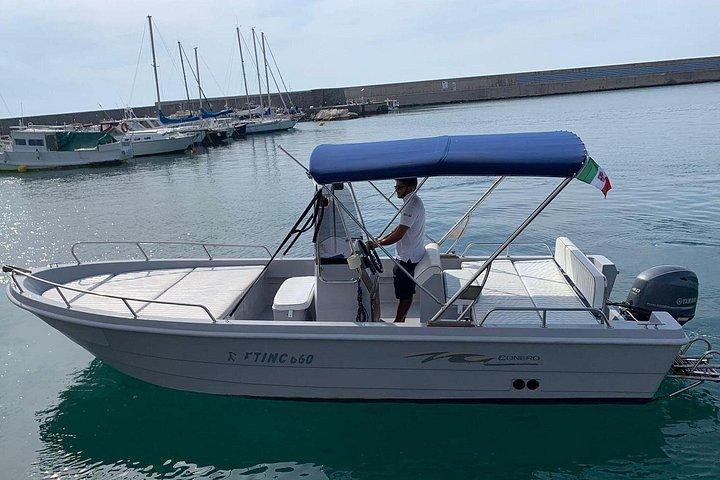 コネロ 6.6m ボートによるイスキア島へのプライベート エクスカーション