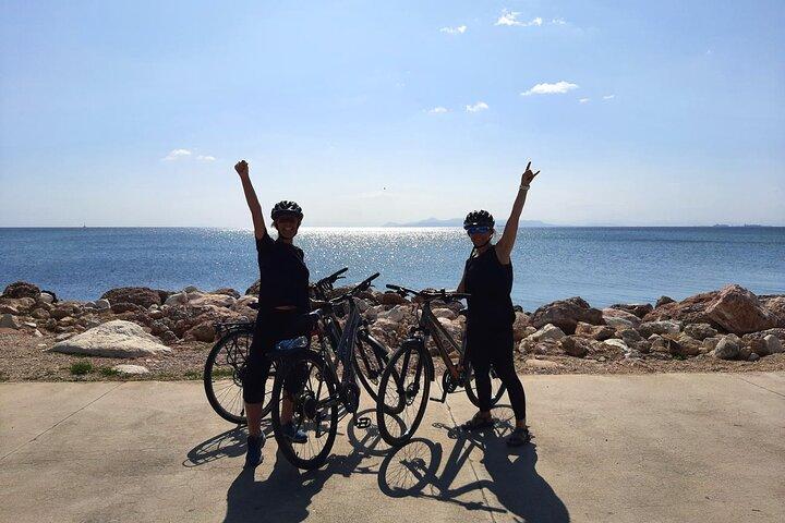 Tour in bicicletta per piccoli gruppi di Atene e Riviera
