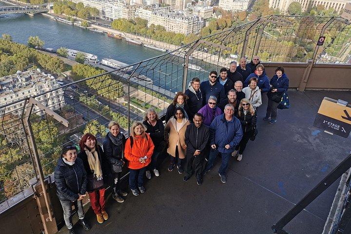 Paris: Eiffel Tower Guided Tour to Summit