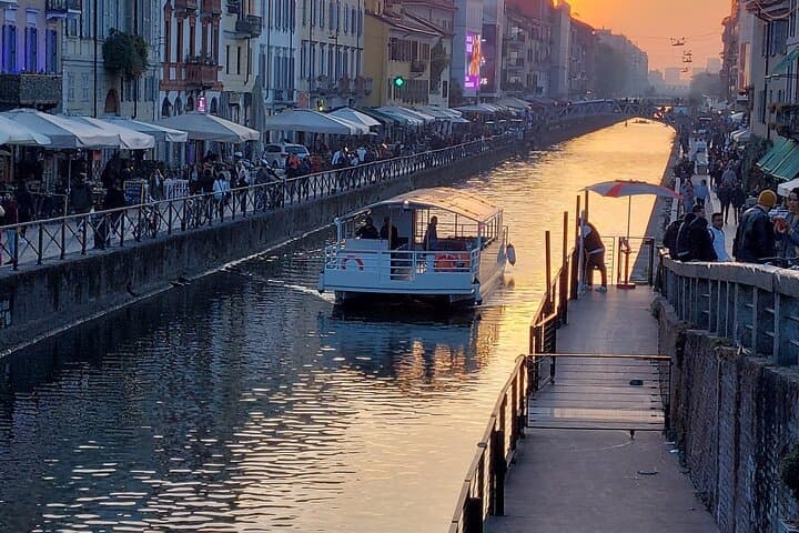 Cruise on the Milanese Navigli with Brunch on the Pier