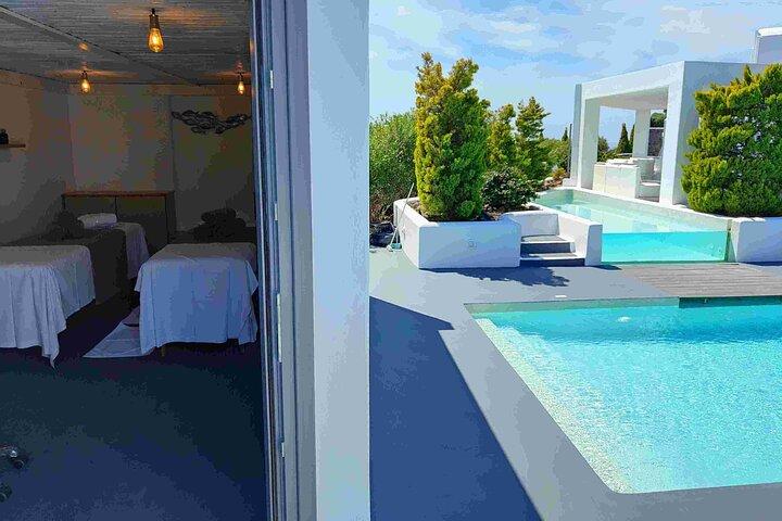 Akrotiri: Experiência de relaxamento para casais com massagem e piscina