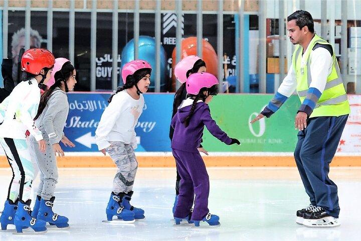 Entrada a la pista de hielo en el centro comercial Dubai Mall