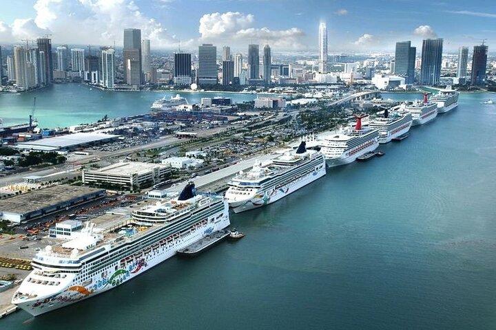 マイアミ港のグループおよび家族向けシャトルサービス