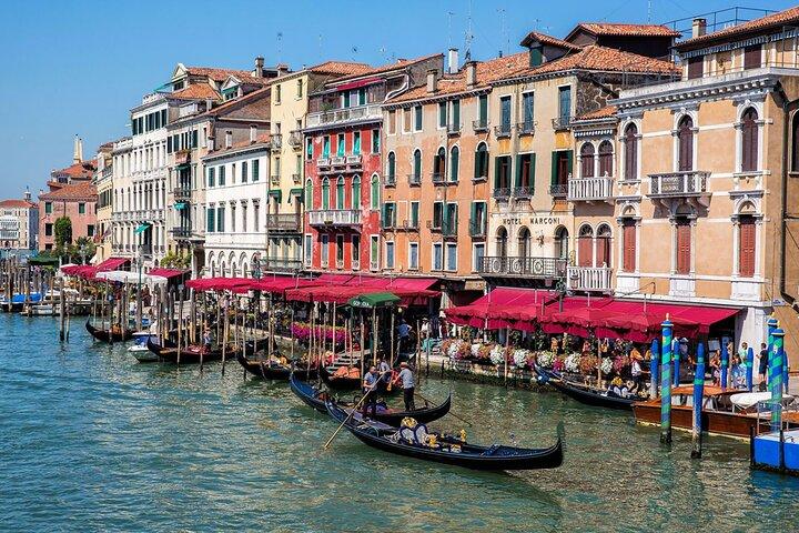 Experiencia de paseo guiado y paseo en góndola en Venecia
