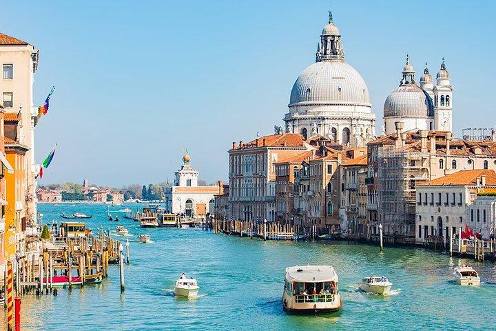 Experiencia de paseo guiado y paseo en góndola en Venecia