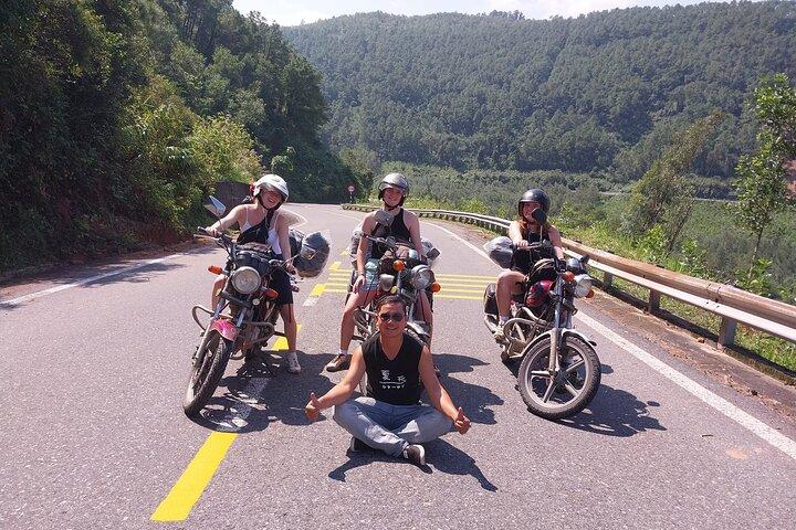 Hue to Hoi An by Motorcycle: Hai Van Pass One-Way Tour Aventura
