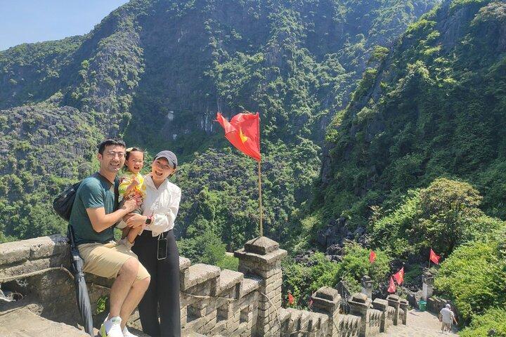 Visite privée de Mua Cave Tam Coc Hoa Lu (bateau, vélo, famille locale)