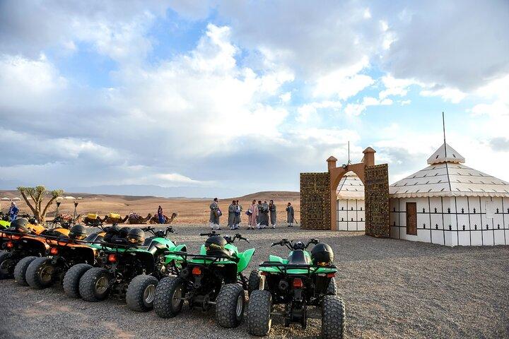 Agafay Desert Camel Ride og Sunset Dinner