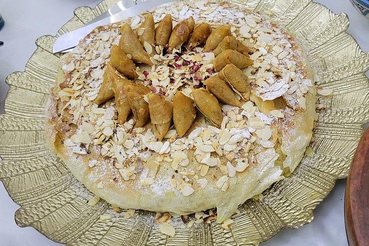 モロッコ料理を作り、地元の人のように伝統衣装を着てみましょう