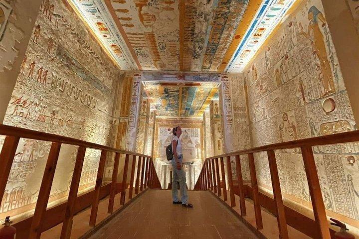 ハブ神殿、ルクソール博物館などを含むルクソール2日間の旅