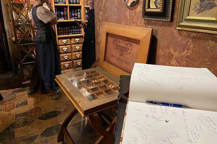 Medieval Experience: Guided Sightseeing and Food Tasting