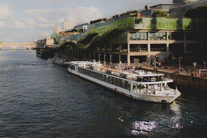 Paris Gourmet Dinner Seine Flusskreuzfahrt mit Sänger und DJ Set