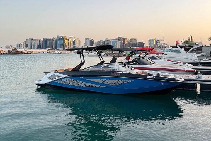 Giro da brivido in motoscafo privato a Doha