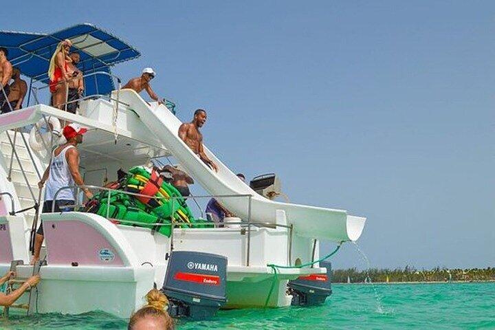 Festa in catamarano a Punta Cana con bevande illimitate