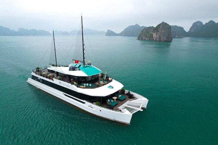 Excursión de un día de lujo a Lan Ha Bay en crucero en catamarán