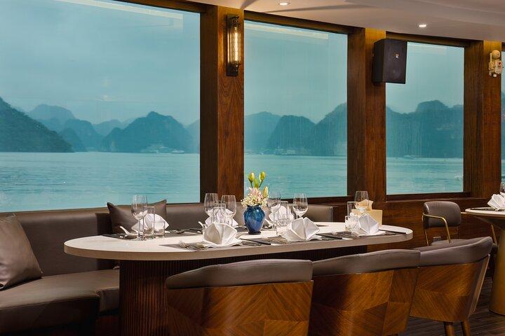 Lyxig katamarandagskryssning till Lan Ha Bay och Halong Bay