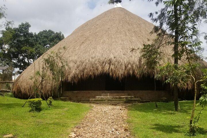 Excursão de dia inteiro às tradições, locais culturais e normas de Buganda