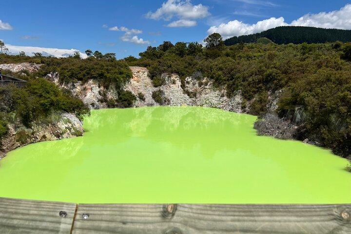 オークランド発ワイオタプーとテプイア日帰り送迎