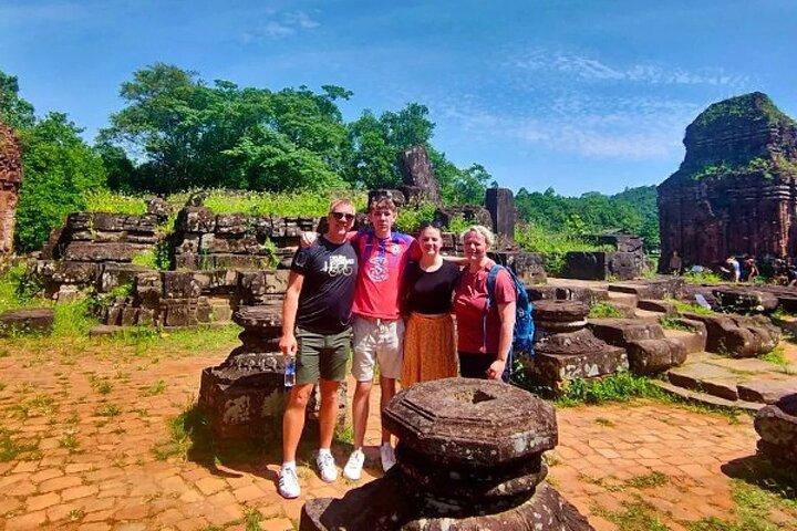 My Son Sanctuary & Rice Paper maken Sunset Tour vanuit Da Nang