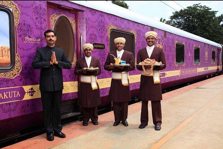 プライベートタージマハルラグジュアリーツアー By SUPERFAST Train From Delhi