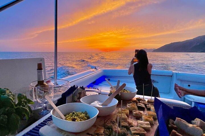 Tour privato in barca al tramonto: scopri la magia del Golfo dei Poeti
