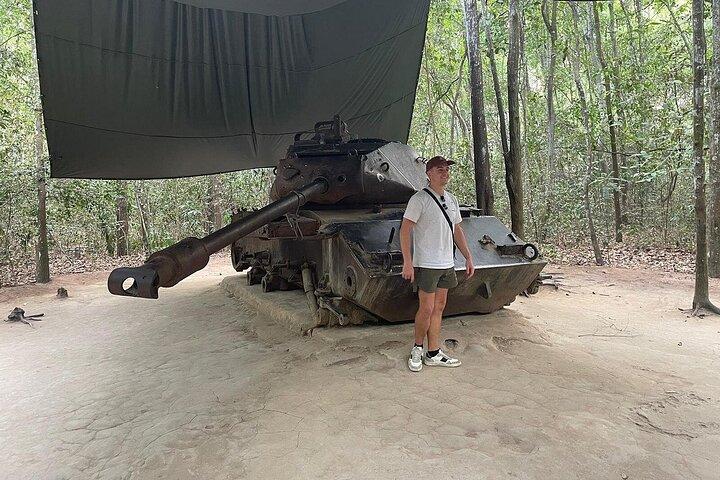 Cu Chi Tunnels Historical Tour med Limousine