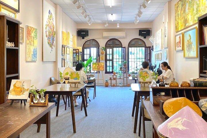 Experiência Pintando e Personalizando um Vietnamese Non La