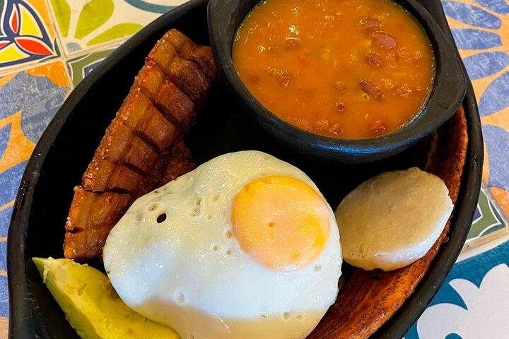 Excursion to Guatapé by chiva, lunch and Pablo Escobar's hacienda