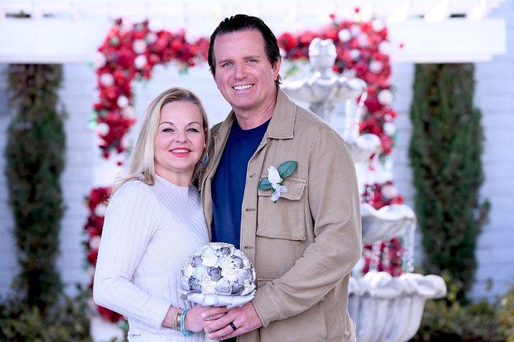 エルビスチャペルでのラスベガスでの結婚式更新体験