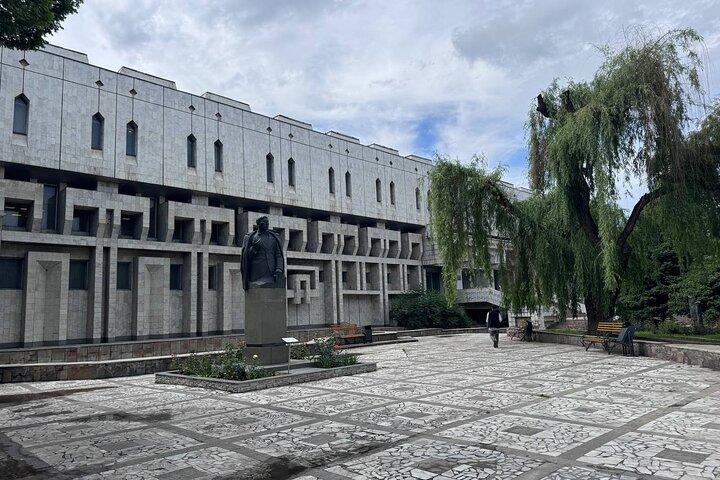 ビシュケク：ソ連の歴史、ソ連の建築家、彫像とモザイク