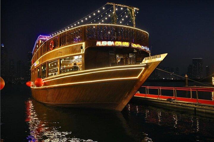 Dubai Marina Luksuriøs Dhow Cruise Dinner International Buffet