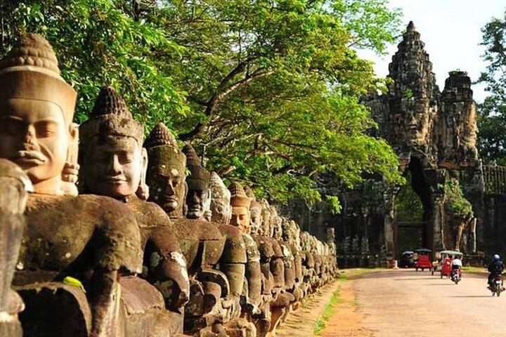アンコール寺院と小グループツアーへの遠足に参加