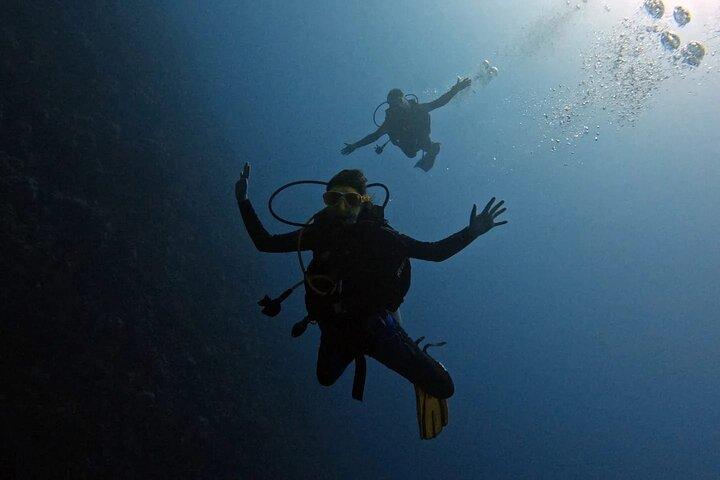 Dos inmersiones más una playa de buceo nocturno