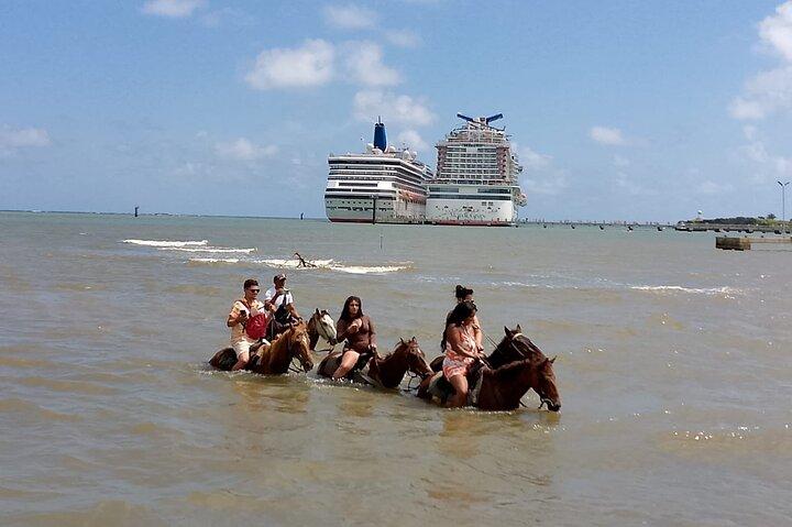 Hesteture på stranden og bjergene i Puerto Plata