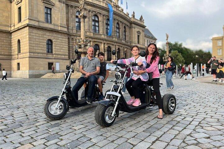 2 uur leuke triketour in Praag met gids