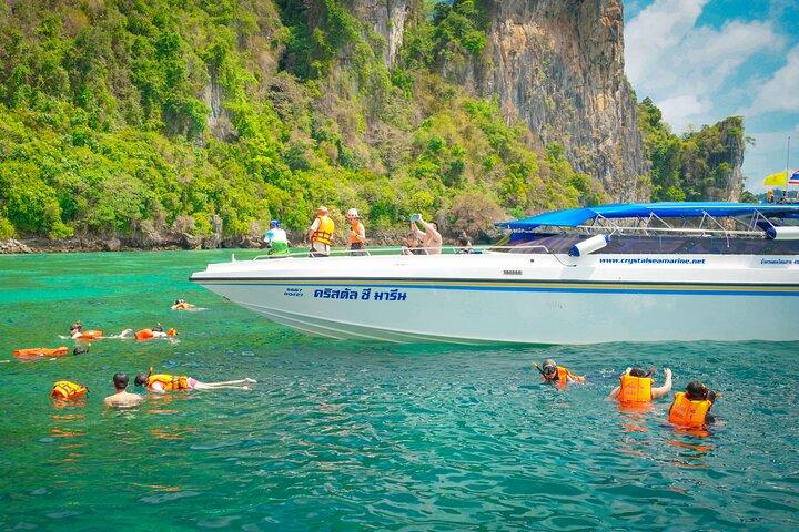 Viagem de um dia à Baía Maya, Ilha Phiphi e Khai com traslado de Phuket