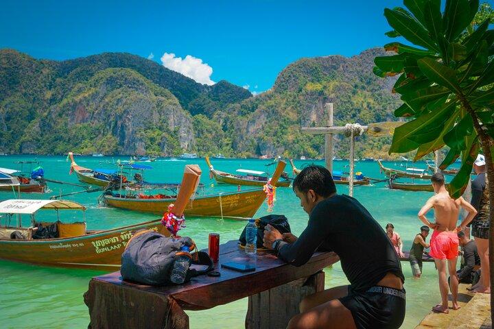 Excursión de un día a Maya Bay, isla Phiphi y Khai con traslado desde Phuket