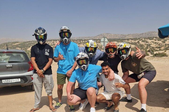 Sandboarding og quad-cykling i Timlaline Dunes