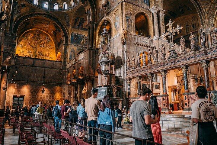 Visita guiada de grupo pequeno à Basílica de São Marcos com Gondola opcional