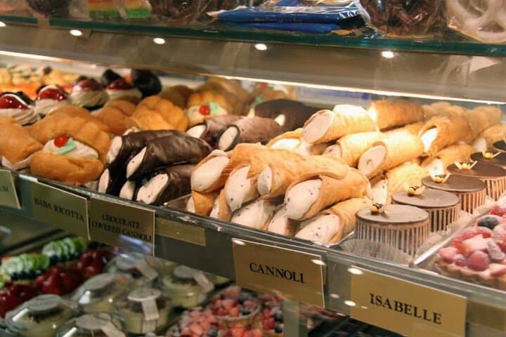 Eat 4 New York Foods and See 30 Sights Walking Tour