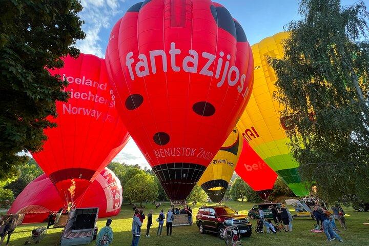 乗り合いバルーンライド－ヴィリニュスまたはトラカイ、ホテル送迎付き
