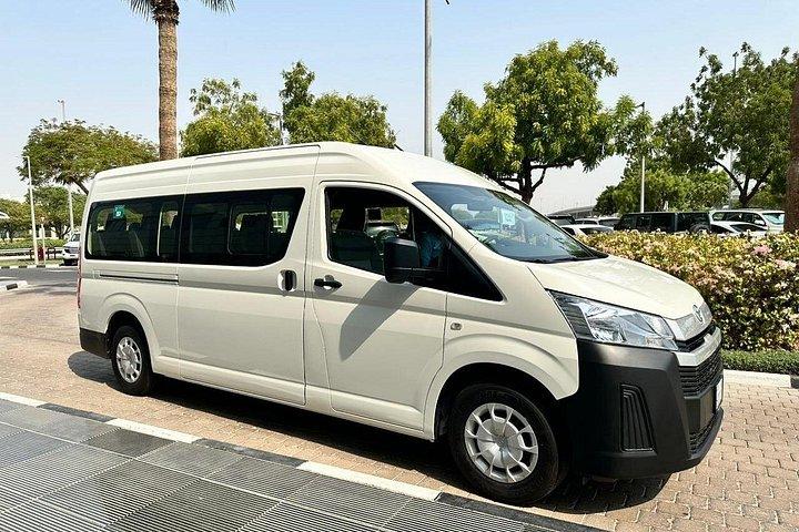Desde Dubai: Servicio de Chofer Privado a Abu Dabi