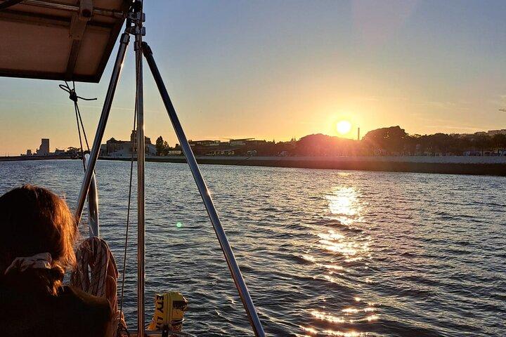 Excursion en voilier au coucher du soleil sur le fleuve Tejo 2h