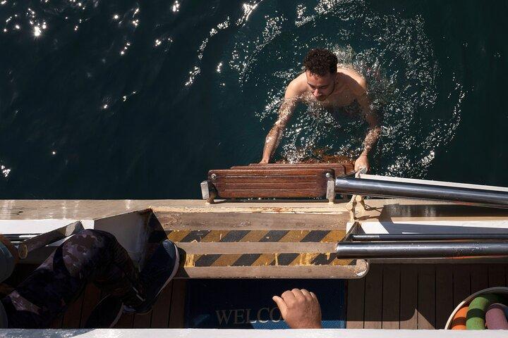 Santorini Tour durch Caldera mit Glasbodenboot