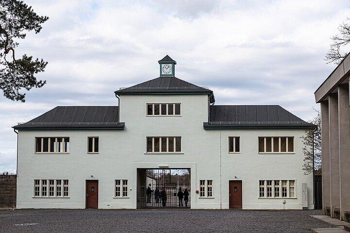 Excursión privada de un día de Berlín a Potsdam, Sachsenhausen, conductor local