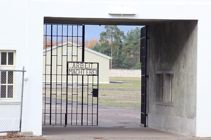 Excursion privée d'une journée de Berlin à Potsdam, Sachsenhausen, chauffeur local