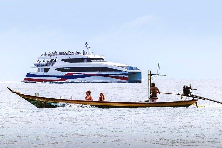 カタマラン船で行くタオ島とナンユアン島でのランチ付きシュノーケリングツアー